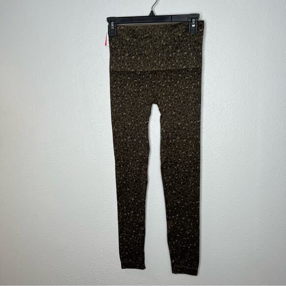 Spanx Look At Me Now Seamless Leggings Olive Green Leopard Womens size M - Picture 4 of 8